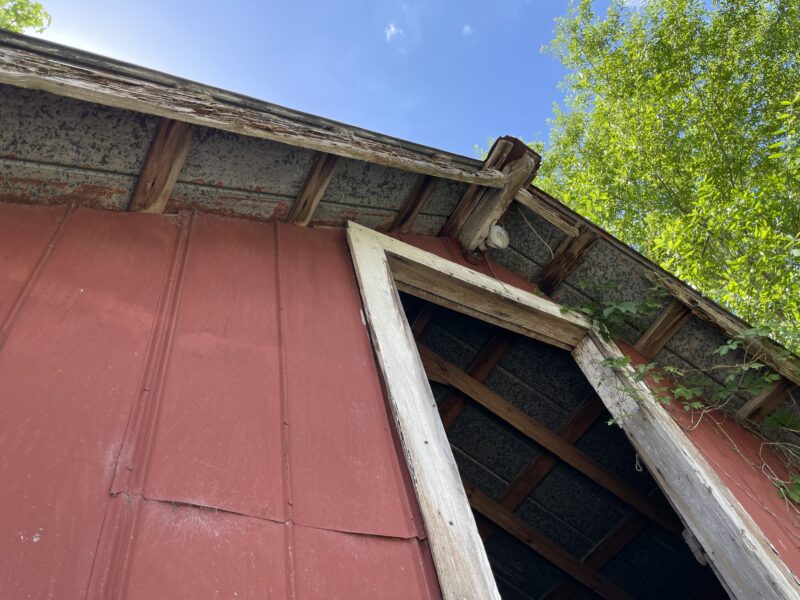 Medium Barn, Great Condition, Time is a Factor