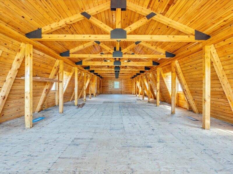 BEAUTIFUL SMITH MOUNTAIN LAKE BARN! ONCE IN A LIFETIME PROPERTY!