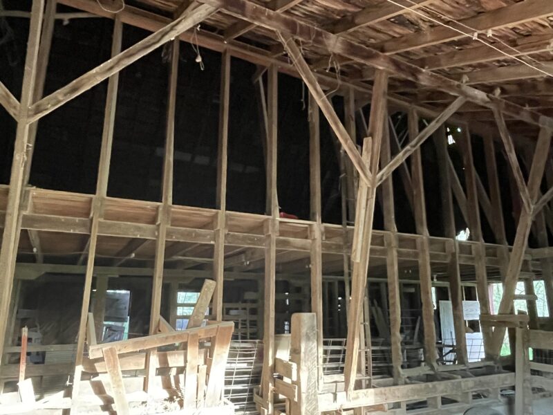 Huge 50x70 and 35 tall