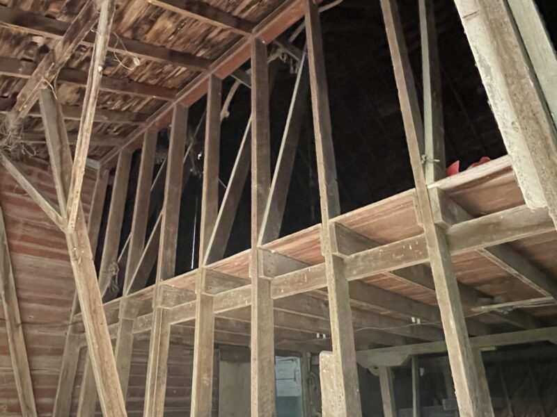 Huge 50x70 and 35 tall