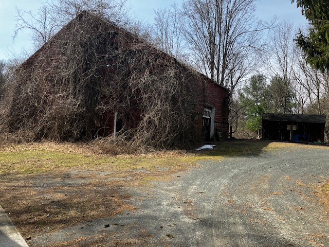 Old Post & Beam Barn With Horse Stalls
