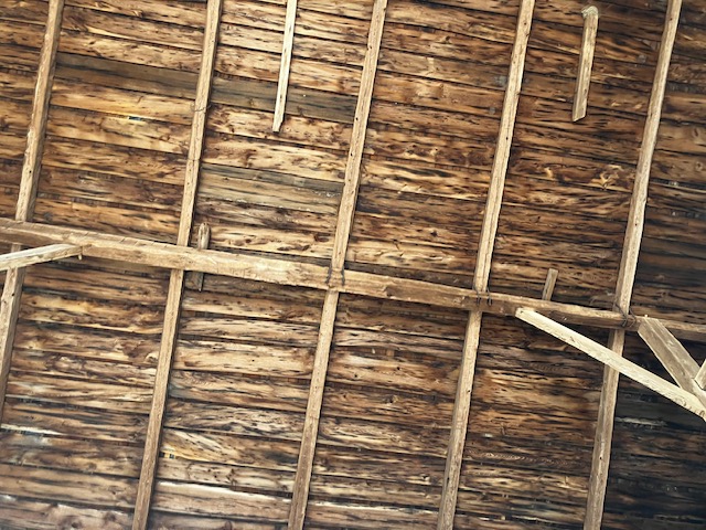 Old Post & Beam Barn With Horse Stalls