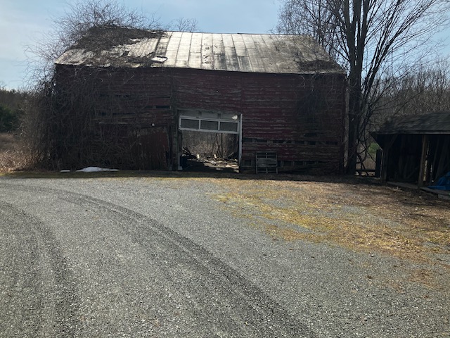 Old Post & Beam Barn With Horse Stalls