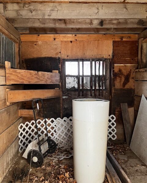 Old Post & Beam Barn With Horse Stalls