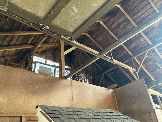 Old Post & Beam Barn With Horse Stalls