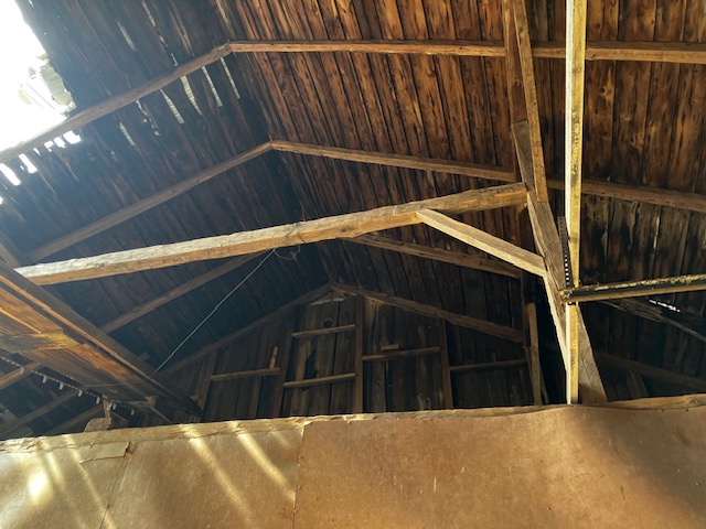 Old Post & Beam Barn With Horse Stalls