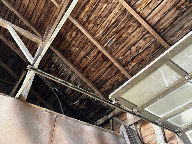 Old Post & Beam Barn With Horse Stalls