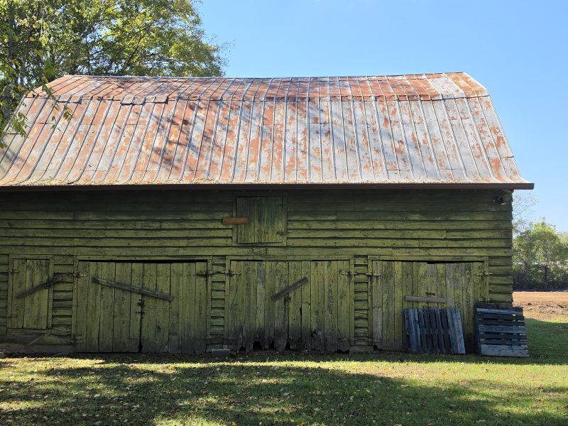 Beautiful weathered barn located in Monteagle, TN
