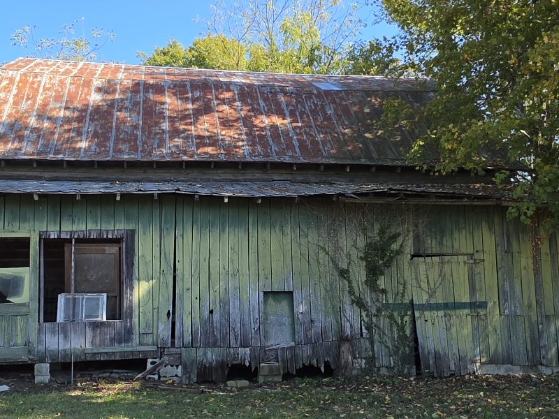 Beautiful weathered barn located in Monteagle, TN