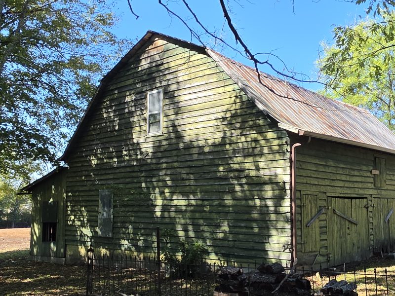 Beautiful weathered barn located in Monteagle, TN